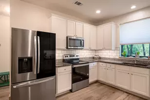 638 Oak Ln, Cottonwood Shores, TX 78657 - Photo 7