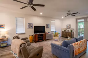 638 Oak Ln, Cottonwood Shores, TX 78657 - Photo 11