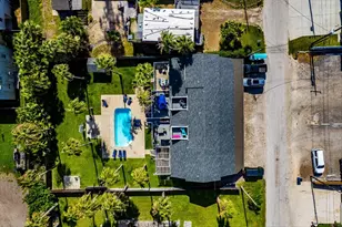 131 W White Ave, Out of Area, TX 78373 - Photo 3