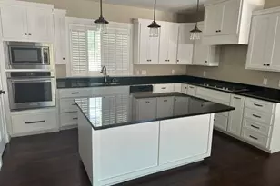207 Buckingham, Marble Falls, TX 78654 - Photo 11