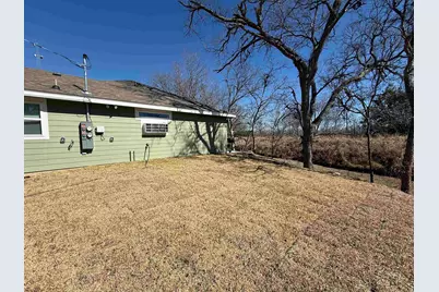 1704 E 3rd St, Lampasas, TX 76550 - Photo 5
