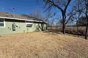1704 E 3rd St, Lampasas, TX 76550 - Photo 5