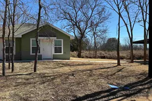 1704 E 3rd St, Lampasas, TX 76550 - Photo 3