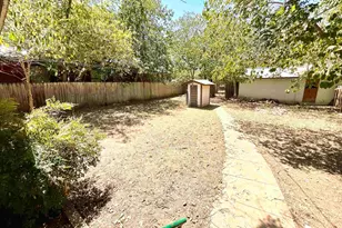 1007 Flag St, Llano, TX 78643 - Photo 15
