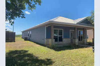 606 W Ollie, Llano, TX 78643 - Photo 3