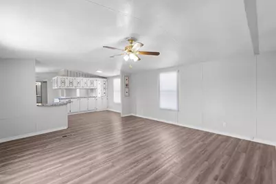 915 Austin St, Kingsland, TX 78639 - Photo 5