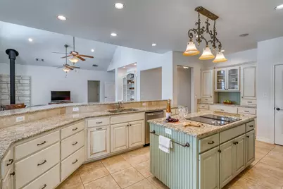 1050 Twisted Oak, Horseshoe Bay, TX 78657 - Photo 9
