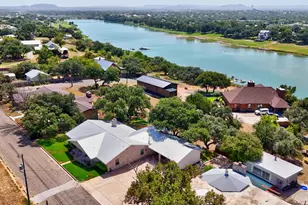 204 Sunset Dr, Llano, TX 78643 - Photo 1
