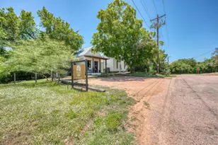 700 Bayley St, Llano, TX 78643 - Photo 35