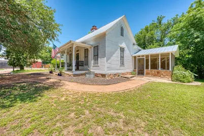 700 Bayley Street, Llano, TX 78643 - Photo 3