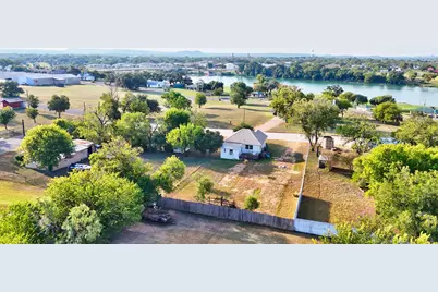 305 W Tarrant Street, Llano, TX 78643 - Photo 17