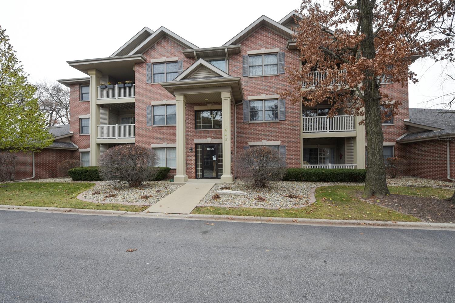 1648 White Oak Cir 1C, Munster, IN 46321 MLS 446799 Coldwell Banker