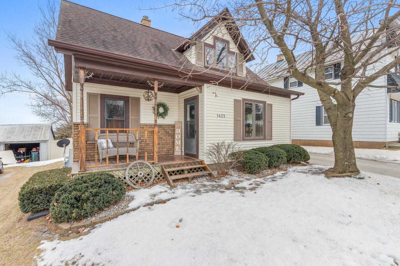 1423 Main St, Kellnersville, WI 54215 MLS 1780379 Coldwell Banker