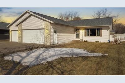 909 Eastwood St, Holmen, WI 54636 - Photo 1