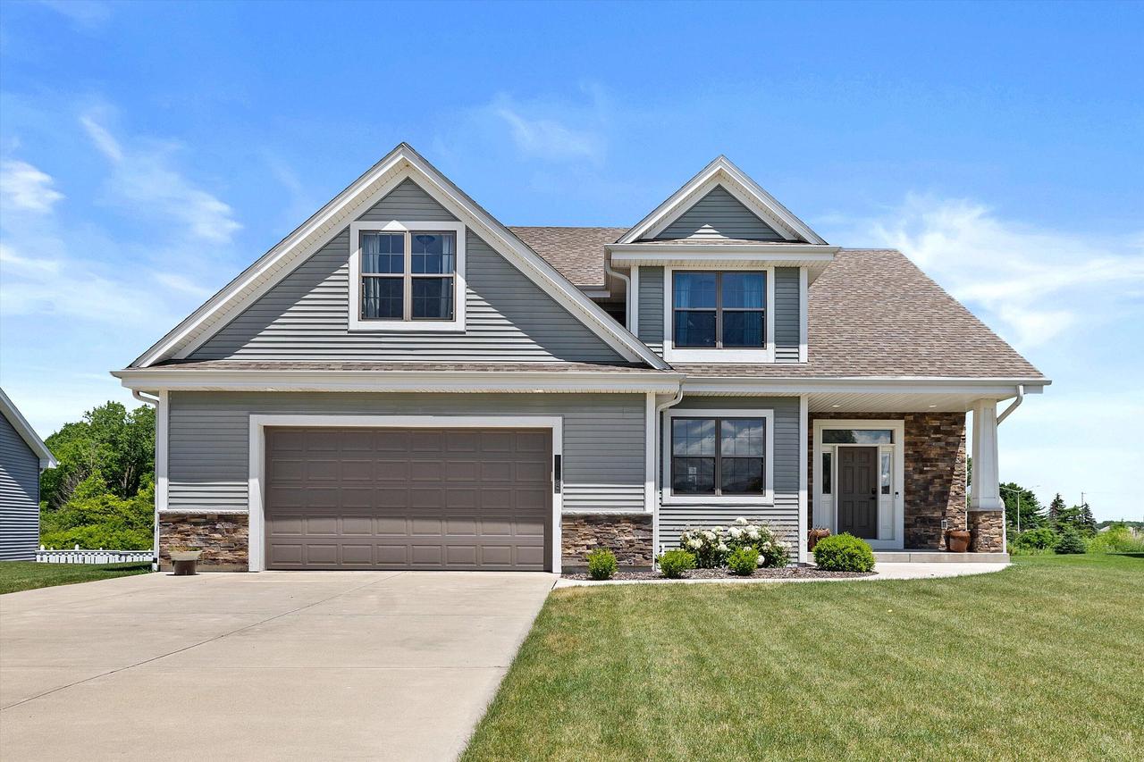 1390 E Prairie View Dr, Oak Creek, WI 53154 - MLS 1802476 - Coldwell Banker