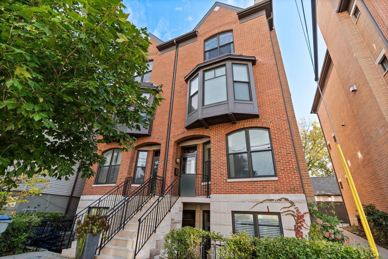 925 E Pearson St, Milwaukee, WI 53202 MLS 1813032 Coldwell Banker