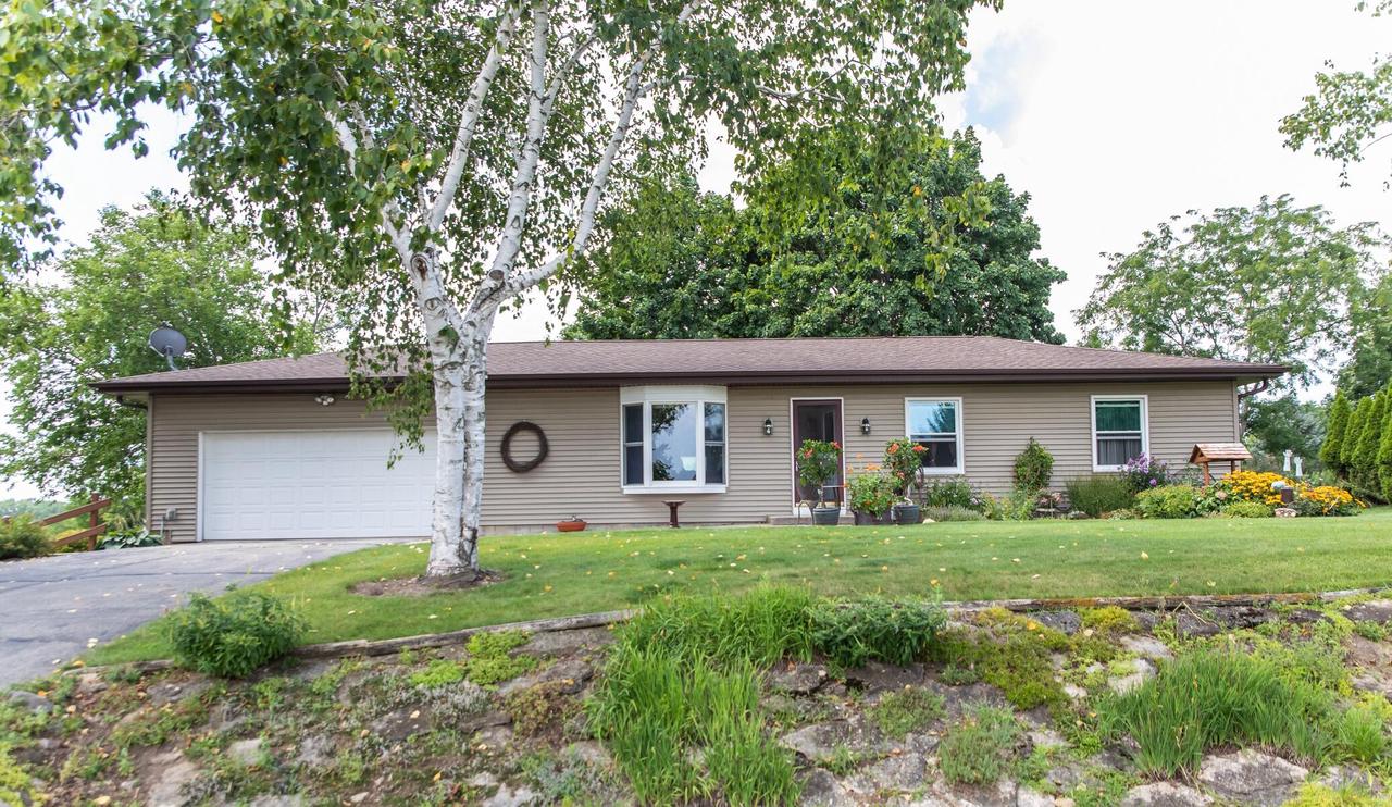 N1653 Bramble Bush Ln, Fort Atkinson, WI 53538 MLS 1814500 Coldwell