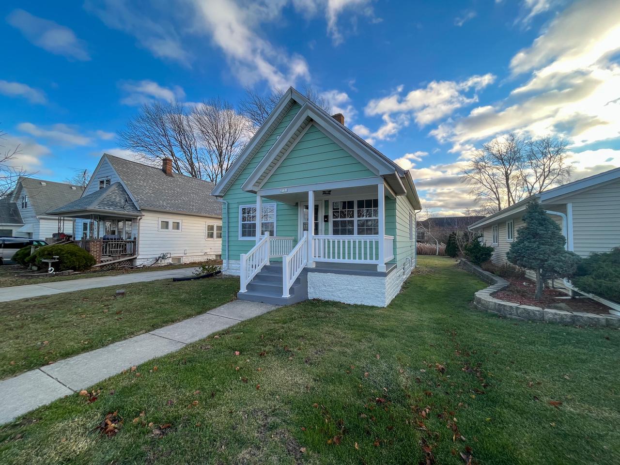 2731 E Carpenter Ave, Cudahy, WI 53110 MLS 1821563 Coldwell Banker