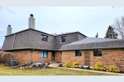 8173 S Forest Hills Cir, Franklin, WI 53132 - Photo 1