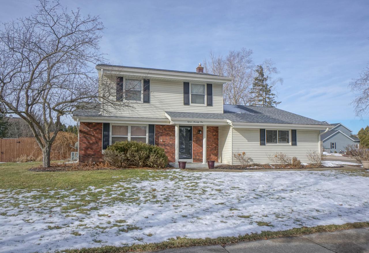 1571 Riverdale Dr, Oconomowoc, WI 53066 MLS 1825552 Coldwell Banker