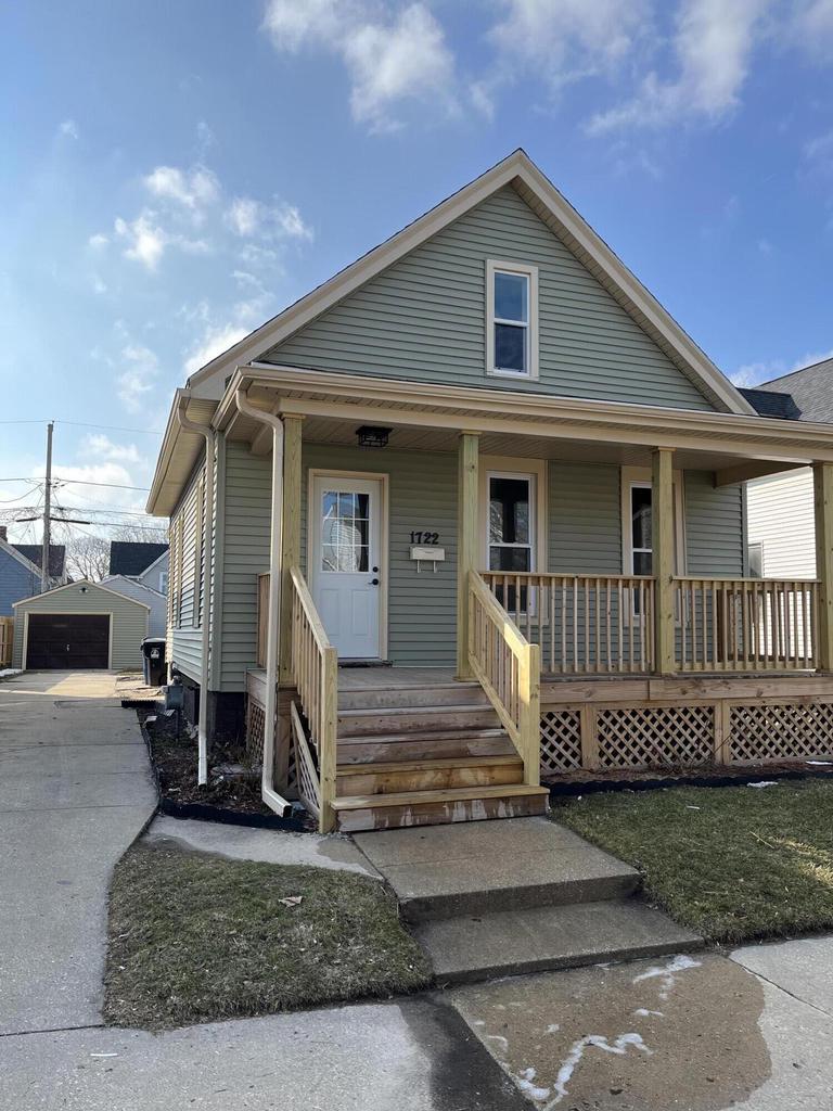 1722 Center St, Racine, WI 53403 MLS 1826292 Coldwell Banker