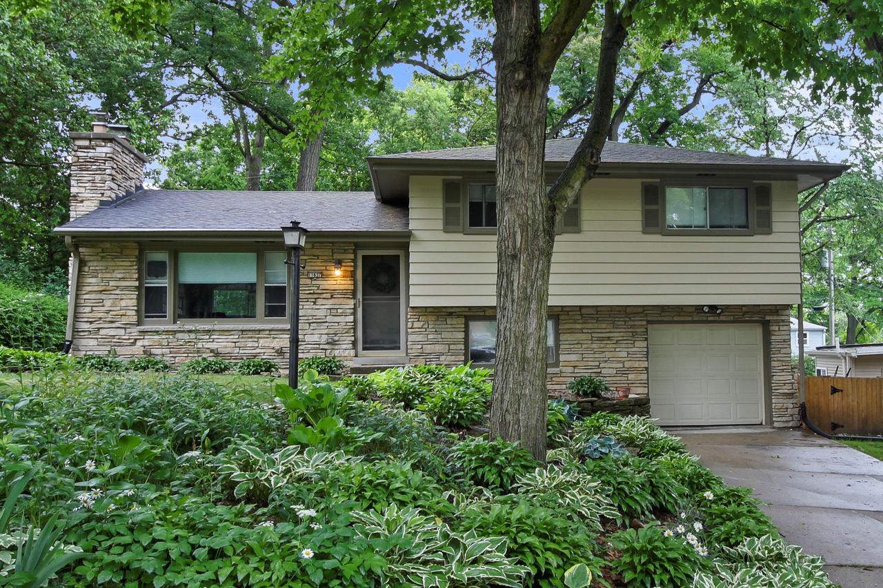 11637 W Martha Dr, Wauwatosa, WI 53226 MLS 1846591 Coldwell Banker