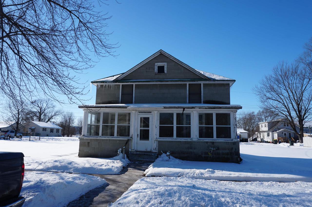 1209 S Beaumont Rd, Prairie Du Chien, WI 53821 MLS 1949863 Coldwell