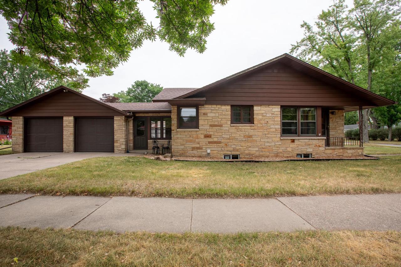 2900 prais st stevens point wi 54481 mls 22232940 coldwell banker