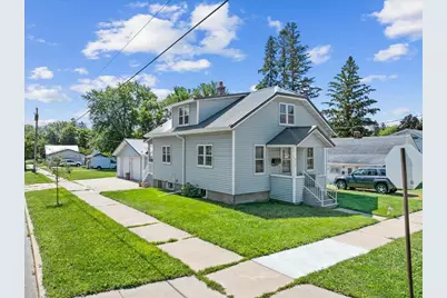 413 N Vine Avenue, Marshfield, WI 54449 - Photo 1