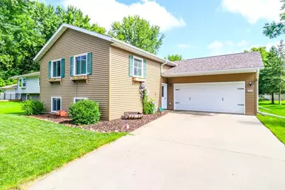 1015 E Blodgett Street, Marshfield, WI 54449 - Photo 1