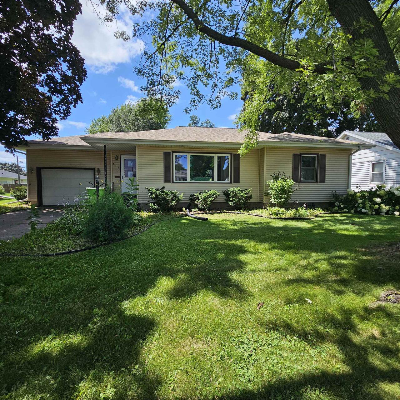 618 Carrington St, WI 53963 - MLS 22503918 - Coldwell Banker