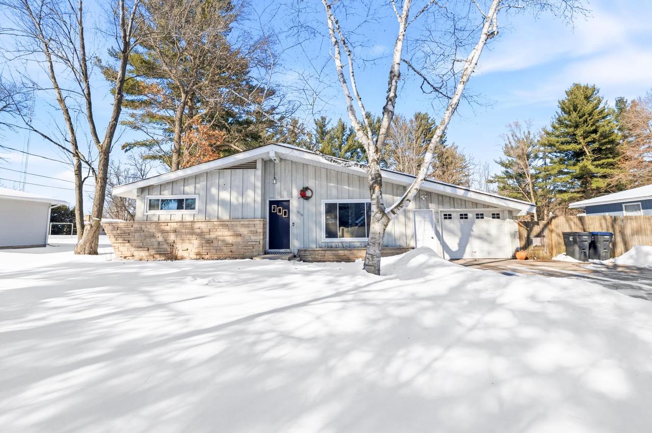 2710 Porter Rd, Plover, WI 54467 - MLS 22600755 - Coldwell Banker