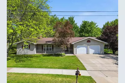 621 W Upham Street, Marshfield, WI 54449 - Photo 1