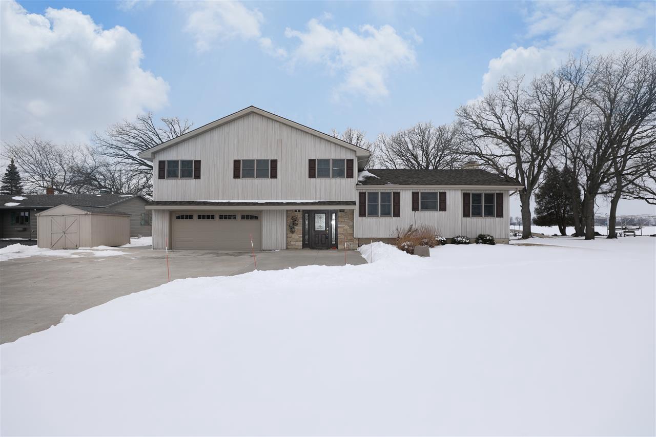 2525 Edgewood Ln Oshkosh Wi 54904 Mls 50235109 Coldwell Banker