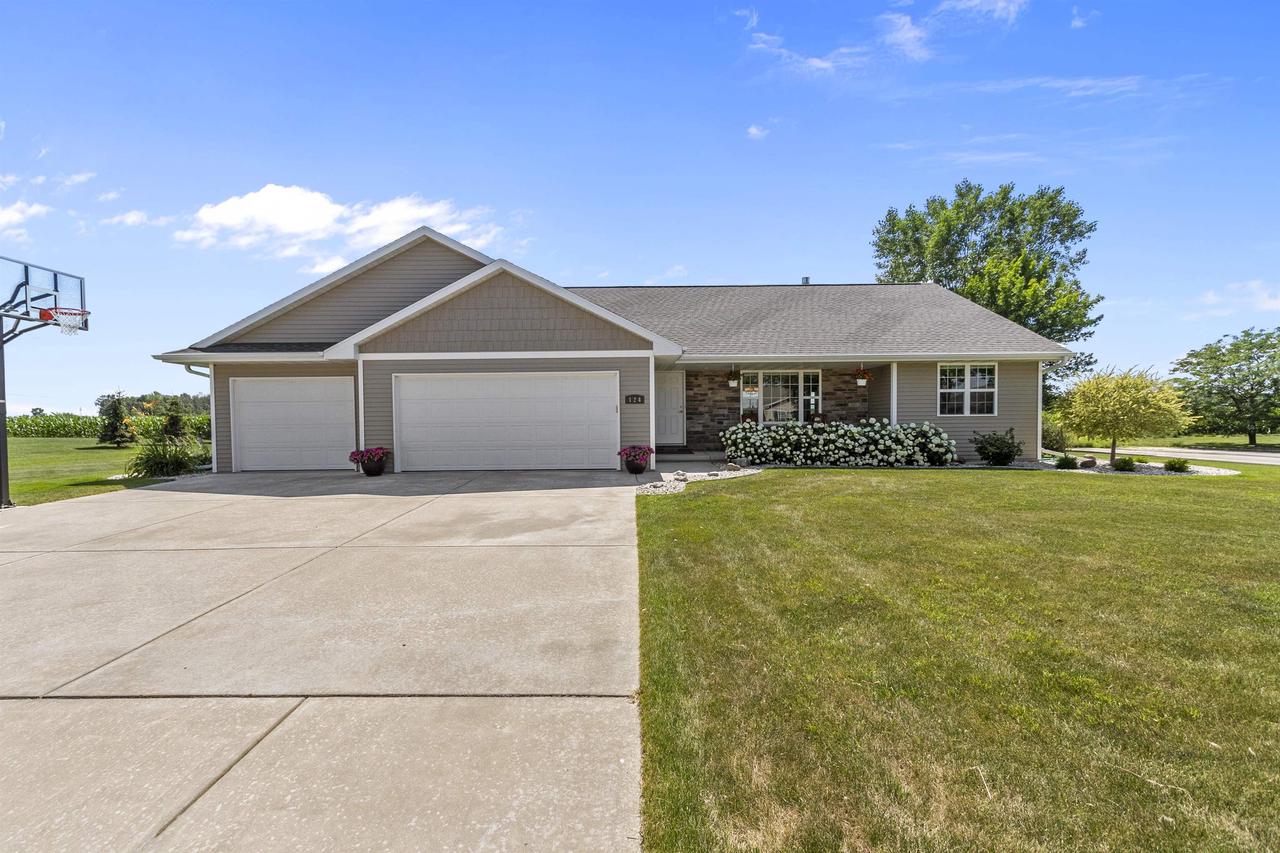 124 Golden Wheat Ln, Wrightstown, WI 54180 - MLS 50262621 - Coldwell Banker