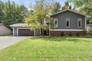 520 River Hills Dr, River Falls, WI 54022 - Photo 1