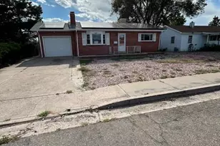 1701 Crestmoor Dr, Pueblo, CO 81001 - Photo 1