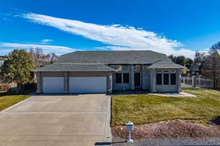 320 Brentwood Dr, Pueblo, CO 81005 - Photo 1