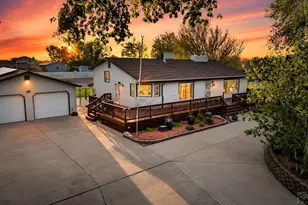 1069 Meadow Ln, Pueblo, CO 81006 - Photo 1