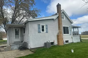 56763 Tulip Rd, New Carlisle, IN 46552 - Photo 5