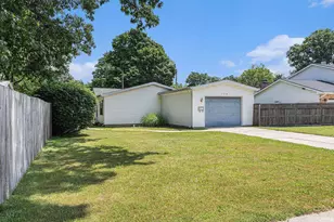 738 N Twyckenham Dr, South Bend, IN 46617 - Photo 1