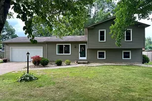 23392 Broadwood Dr, Elkhart, IN 46514 - Photo 1