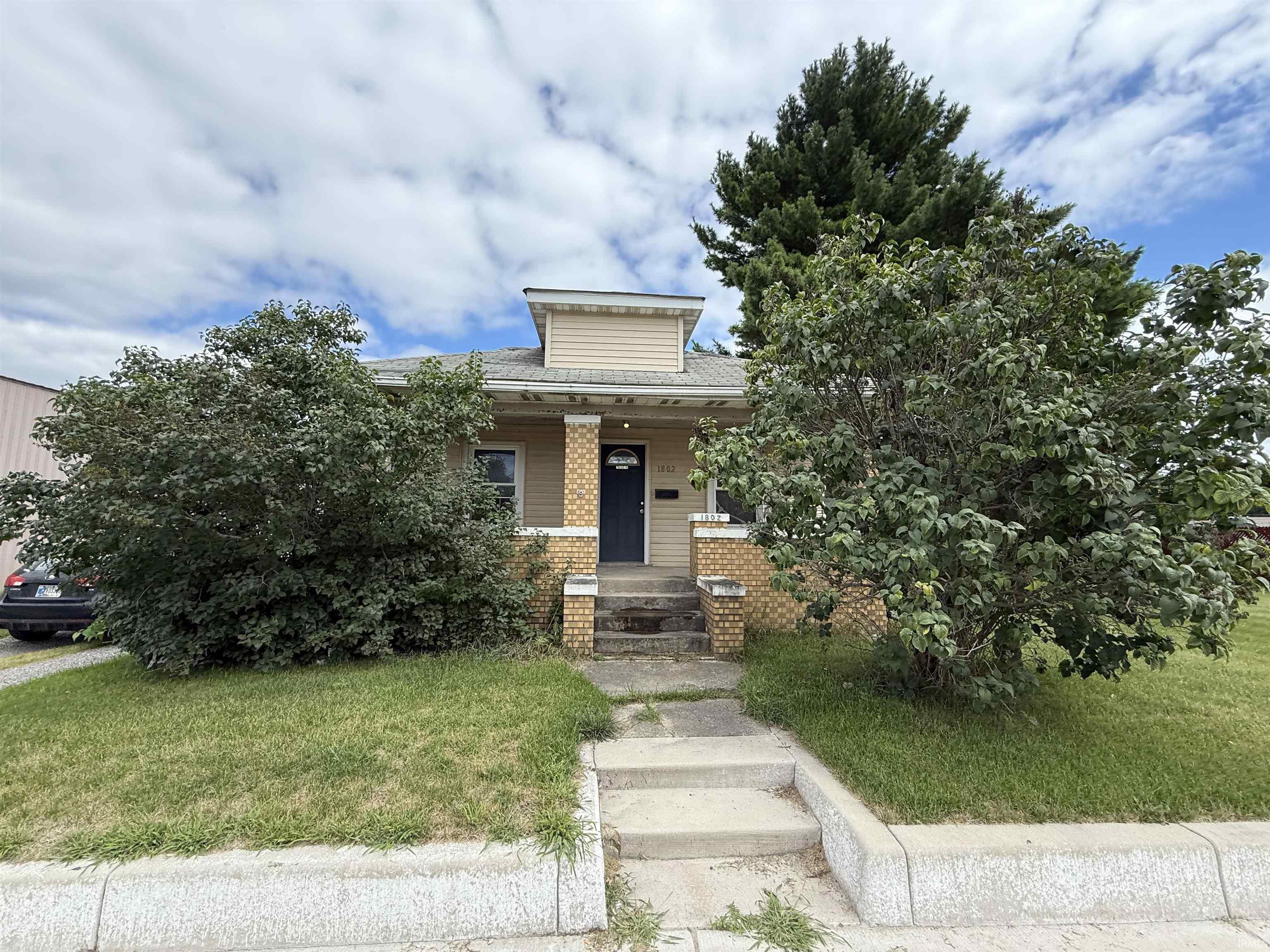 Photo inspiration: Visual Reference: 1802 S Olive St South Bend In 46613 Mls 202533642