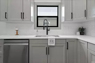 1725 Thornhill Dr, South Bend, IN 46614 - Photo 9