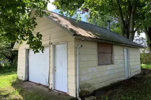 413 E Albert St, Argos, IN 46501 - Photo 15