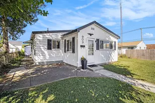 909 Jackson St, Mishawaka, IN 46544 - Photo 1