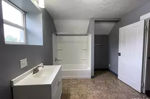 317 Studebaker St, South Bend, IN 46628 - Photo 21