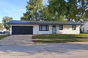 806 E Lawrence St, Mishawaka, IN 46545 - Photo 1