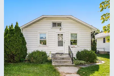 1015 E Broadway Street, Mishawaka, IN 46545 - Photo 1