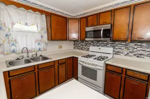 606 N Twyckenham Dr, South Bend, IN 46617 - Photo 5
